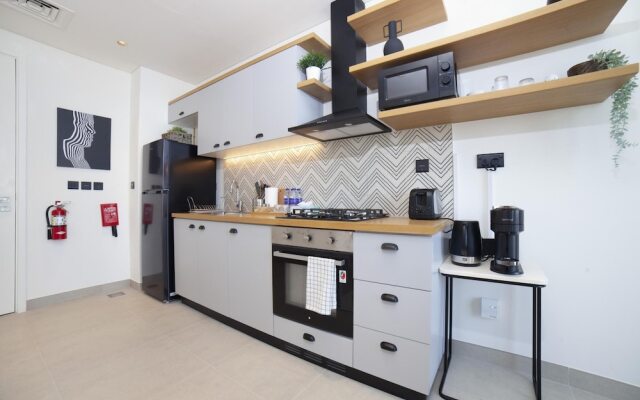 Modern Boho 1BR Sleeps4 Balcony Pool Gym Dxbhills