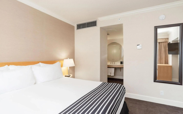 Sandman Signature Vancouver Airport Hotel & Resort