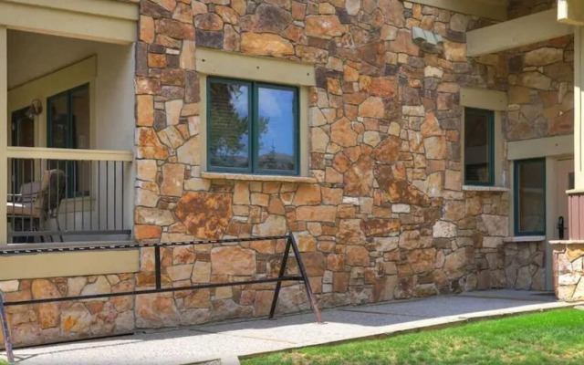 Tyra Riverbend 111 Condo by RedAwning