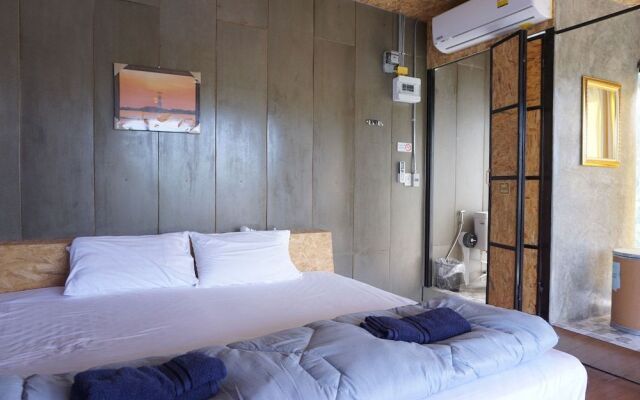 Near Beach Hostel - Adults Only