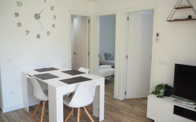 Apartament amb piscina i parquing.Baixos amb jardí