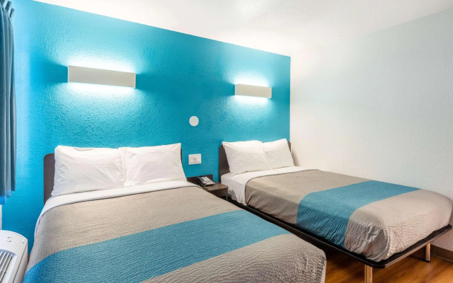 Motel 6 Valdosta, GA - University