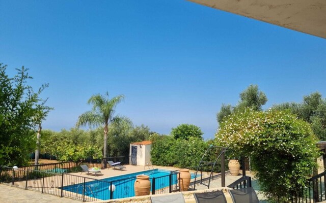 Impeccable 3-bed Villa in Tala - Paphos