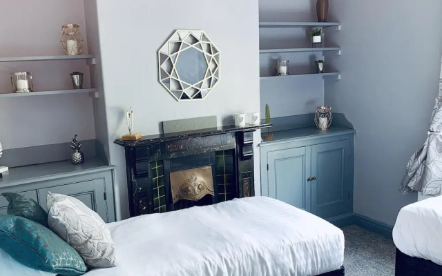 The Clifford Gathering - Sleeps Up To 10