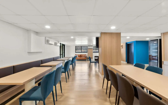 Clarion Pointe Kennesaw Town Center