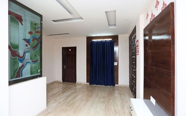 OYO 10008 Hotel Golden Tree