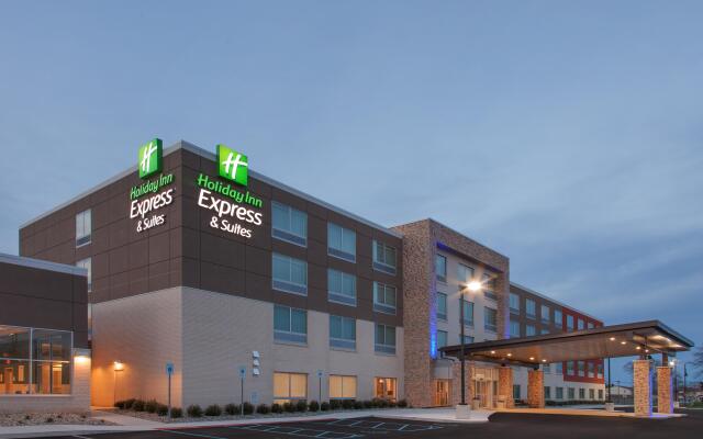 Holiday Inn Express & Suites Detroit - Farmington Hills, an IHG Hotel