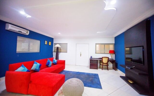 Earl Heights Suites Hotel