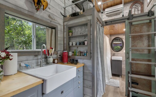 Stunning Modern Tiny Home W/grill