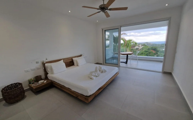 Sunset Villa with Infinity Pool