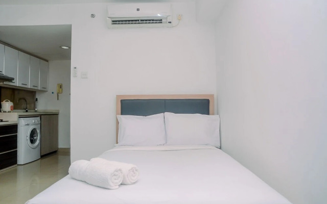 Cozy with Modern Design Studio Apartment at Tamansari The Hive