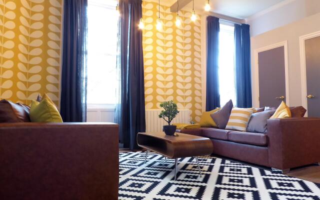 The Broderick at Claremont Apartments