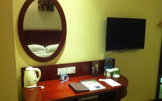 GreenTree Inn ChongQing Yuzhong LiangLuKou Subway Station Express Hotel