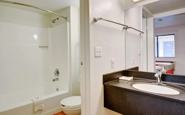 Motel 6 Southington, CT - Hartford