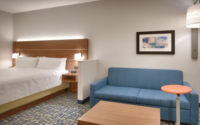 Holiday Inn Express & Suites Gainesville I-75, an IHG Hotel