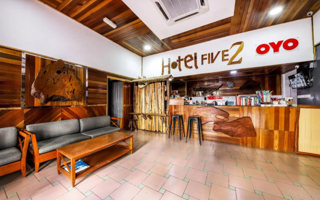 OYO 210 Hotel Five 2
