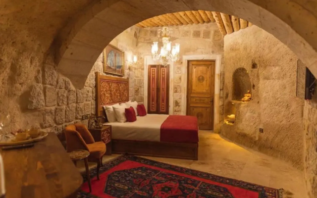 Solo Cave Suites