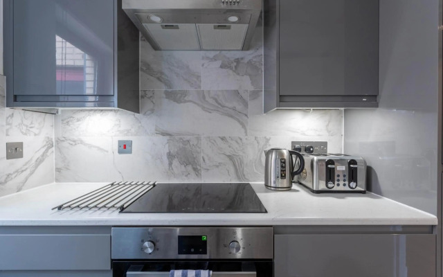 Stunning 1 Bed Merchant City Apartment with Parking