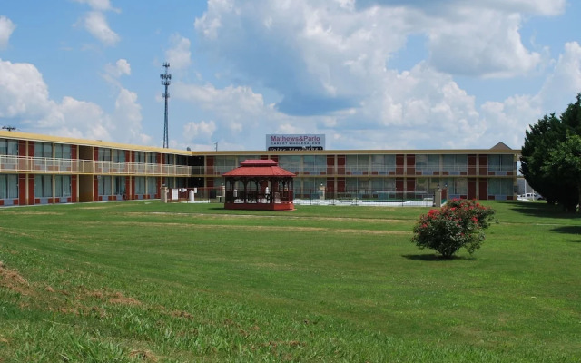 Econo Lodge Calhoun