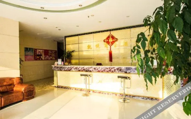 Hyatt Regency Hotel (Houhua Night Market)