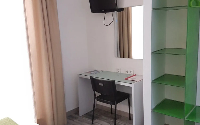 Hotel y Apartamentos Doña Lola