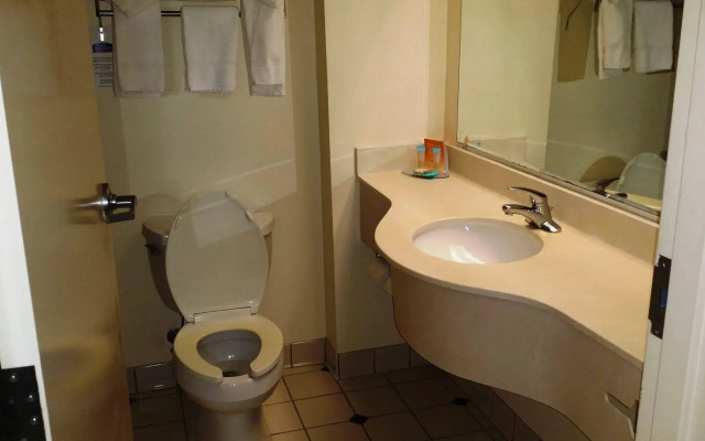 Opal Hotel & Suites