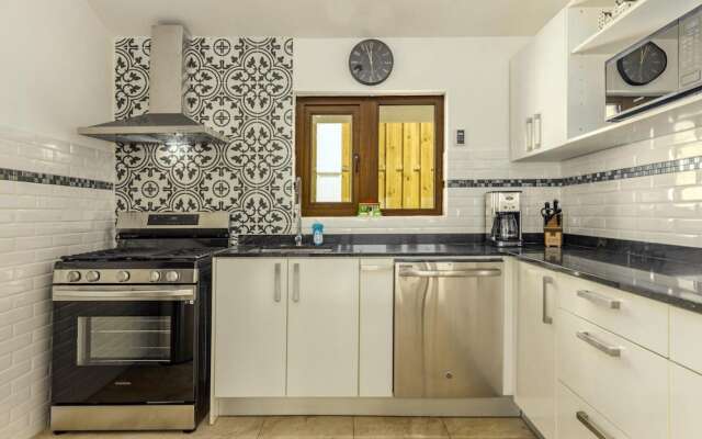 Breathtaking Views 2br3ba Private Pool Large Space