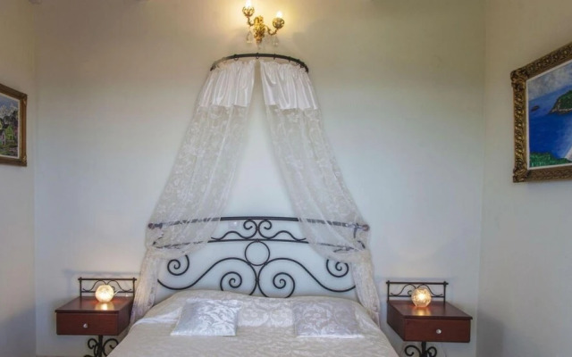 Monambeles Villas 2-bedroom Spa Bath Villa Cleo
