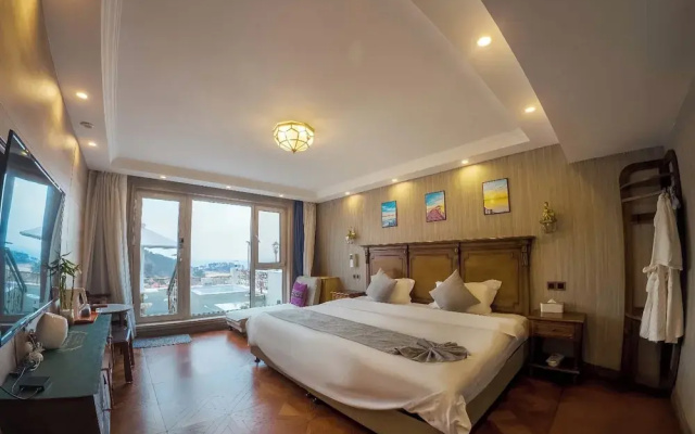 Laoshan Swan Castle Vacation Garden B&B