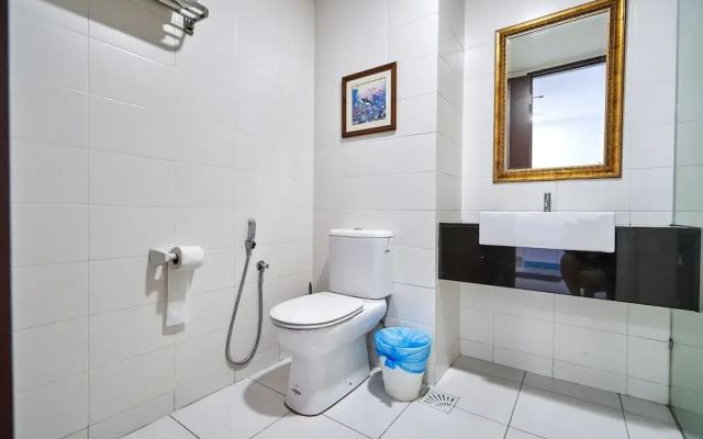 OYO Home 44001 Elegant Studio Setia Alam Trefoil
