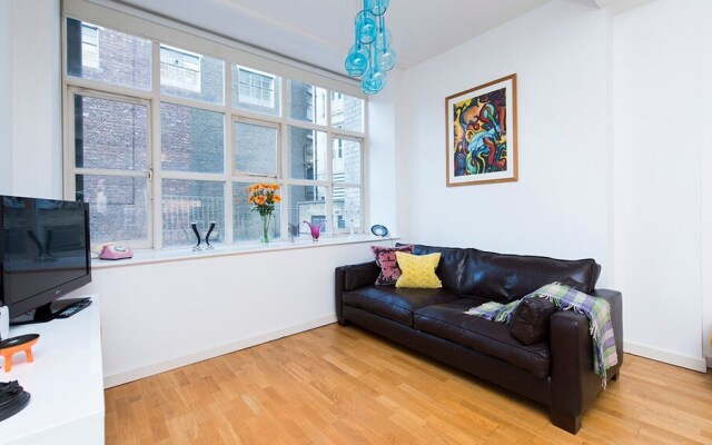 Sleek, Stylish 2BR Home in Shoreditch