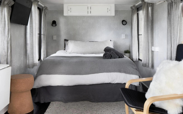 The Village Green – Guest Rooms – Strath Creek