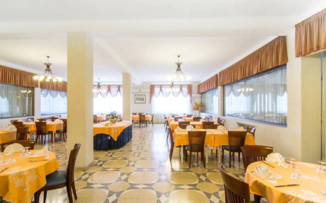 Racar Hotel & Resort