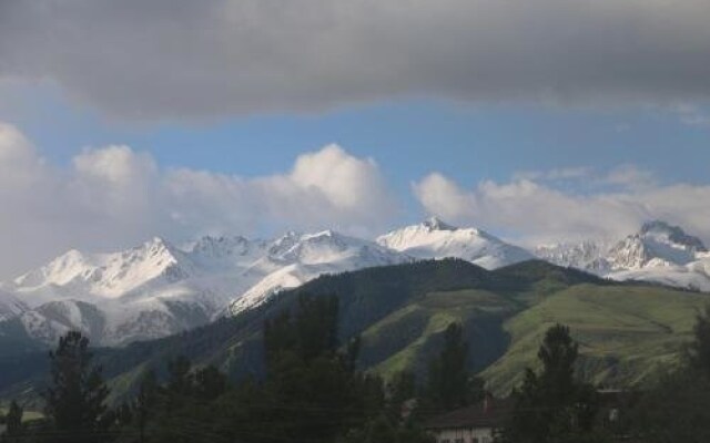 Bed & Breakfast Nice in Karakol