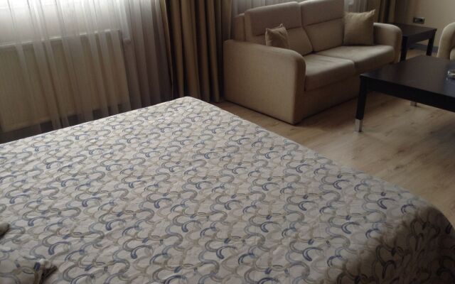 Capital Plaza Hotel(****)