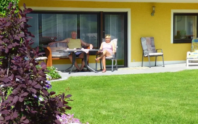 Scenic Apartment With Balcony, Garden, Deckchairs, Barbecue