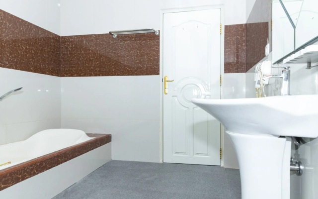RedDoorz Premium @ Sea Residence Manado