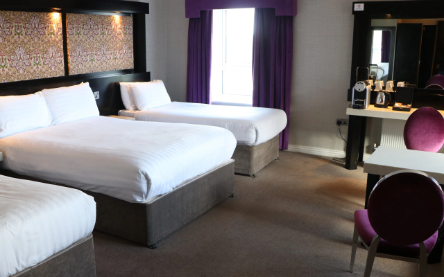 Flannery's Hotel Galway - Image 4