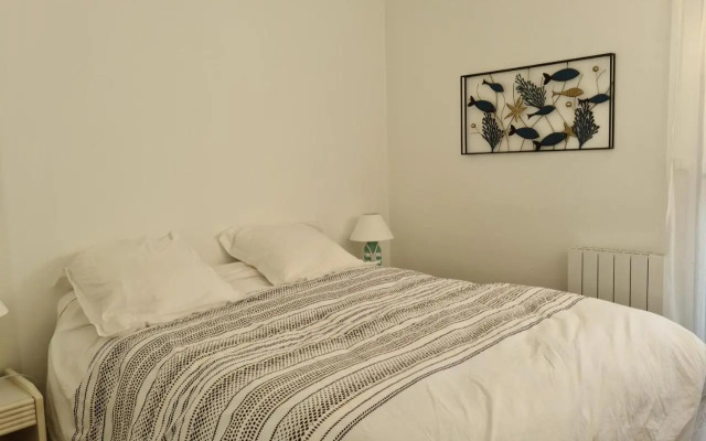 Nice 86m with Terrace Near the Beach!