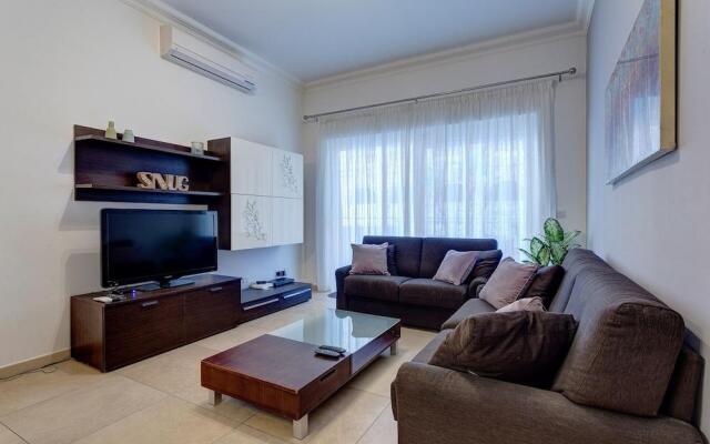 Gorgeous Apartment With Terrace in Fort Cambridge, Pool