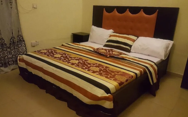 Palais Royale Hotel & Suites