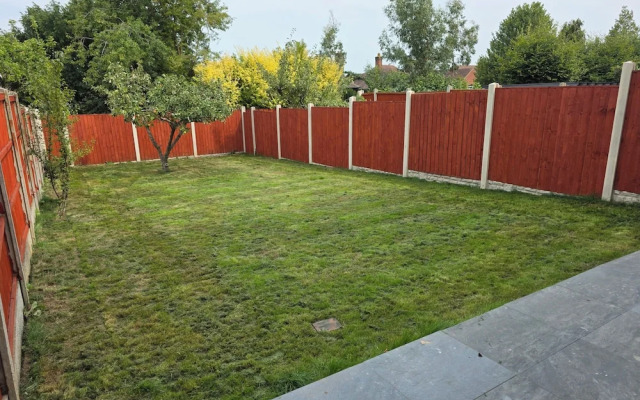 5 Beds, 7 Guests, Private Garden, Free Parking