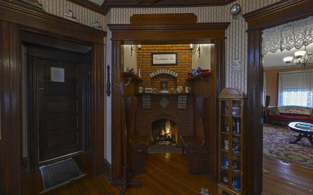 The Candlelight Inn