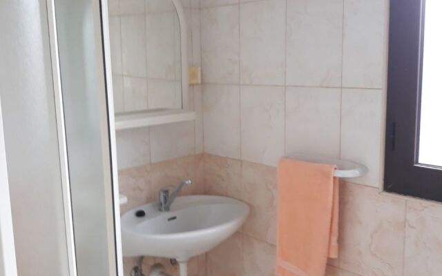 Apartment Ivo - with nice garden: A1 Pag, Island Pag