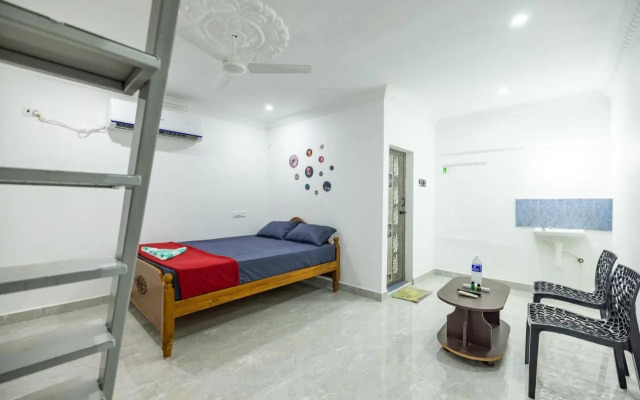 Sri Sai Holiday Inn