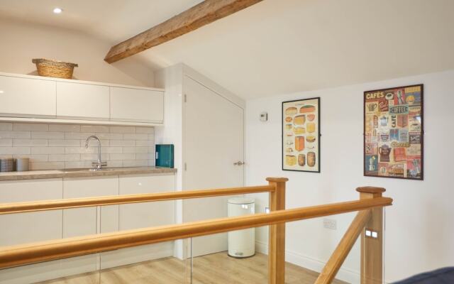 Apartment C Cornerhouse Apartments