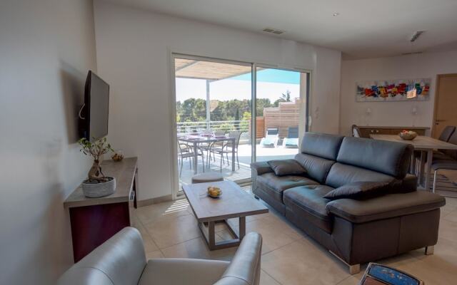 Luxurious Villa Near River in Cesseras
