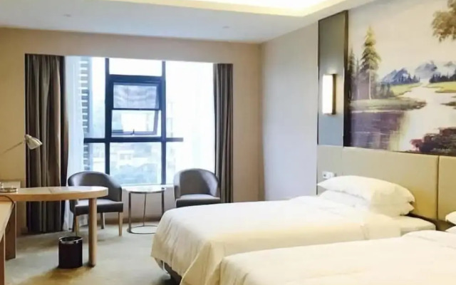 Vienna Hotel (Yiyang Heshan Xiufeng Park)