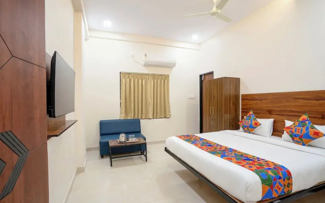 Fabhotel Three Waves