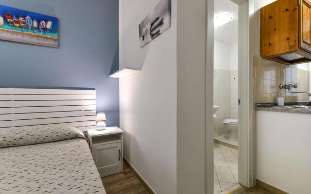 One-room apartment with sea view garden-Maia